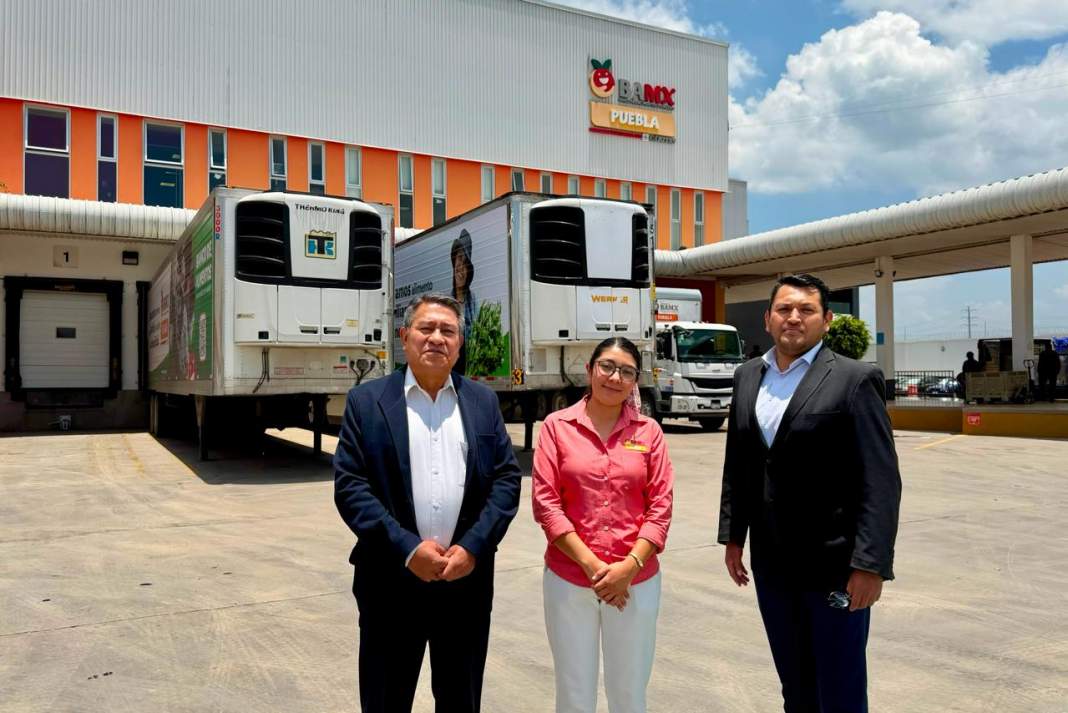 Carlos López Suárez en visita al Banco de Alimentos Cáritas Puebla