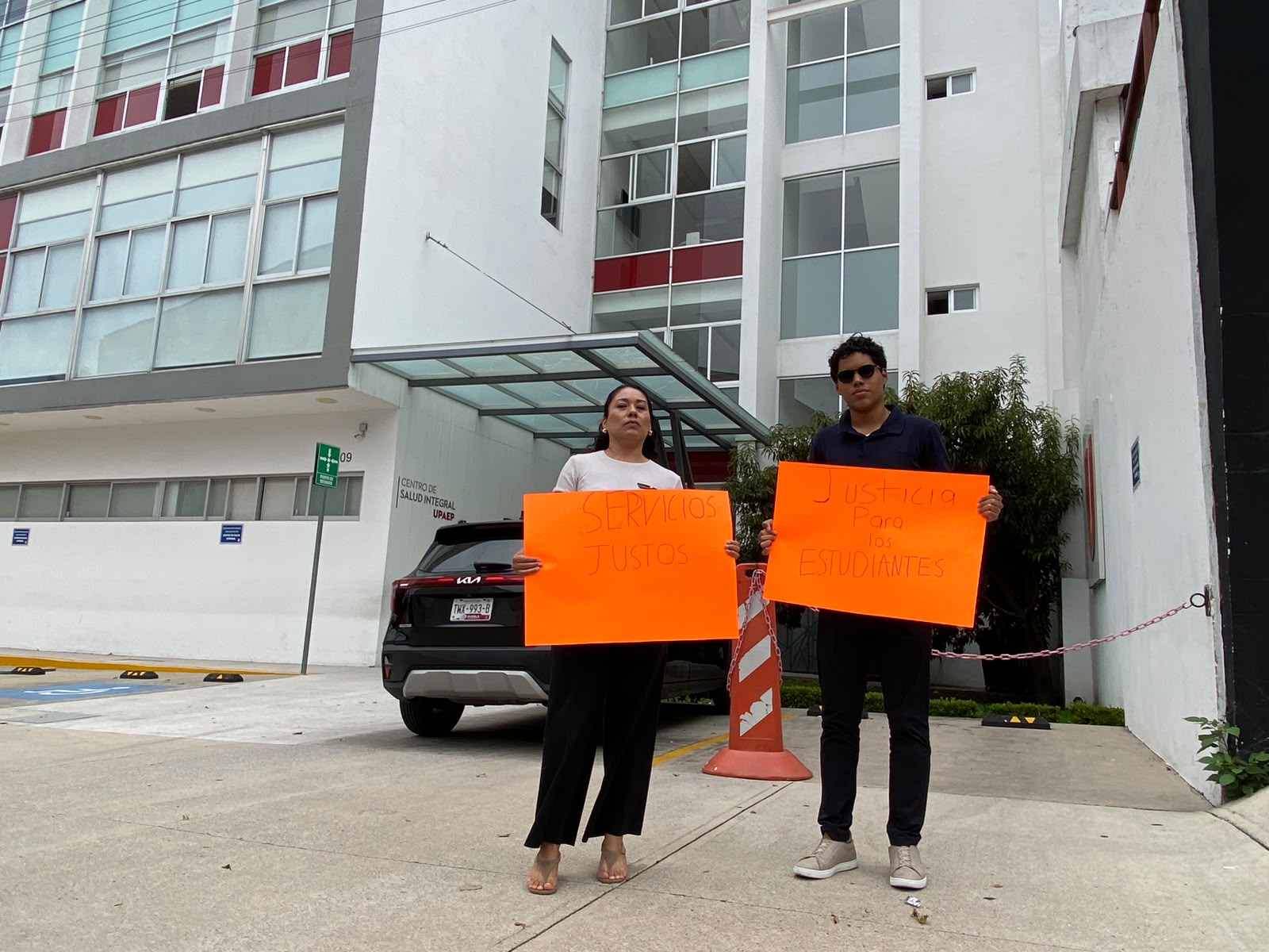 Padres de estudiante de UPAEP denuncian presuntas irregularidades académicas y piden respuesta