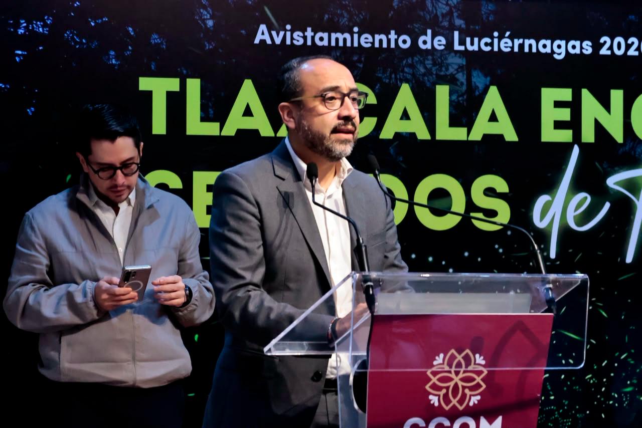 Funcionarios del Gobierno de Tlaxcala durante una conferencia de prensa.