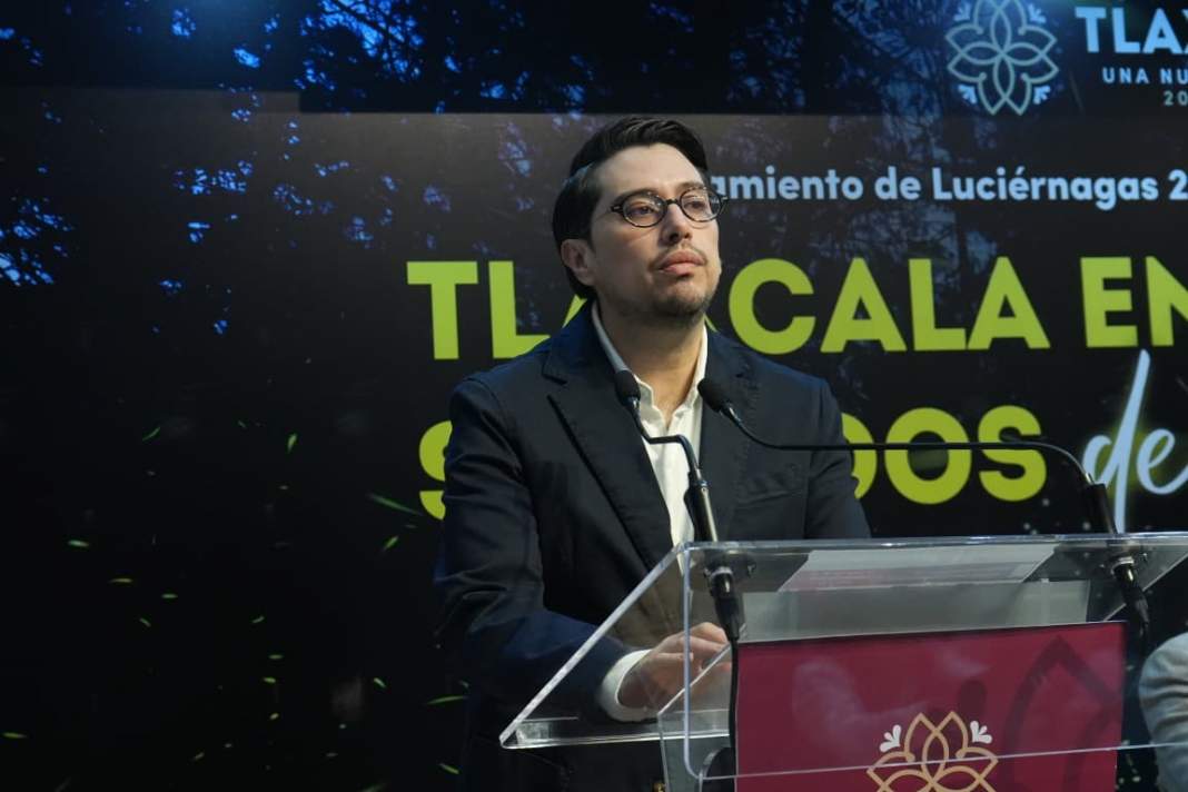 Funcionarios durante conferencia del Gobierno de Tlaxcala.