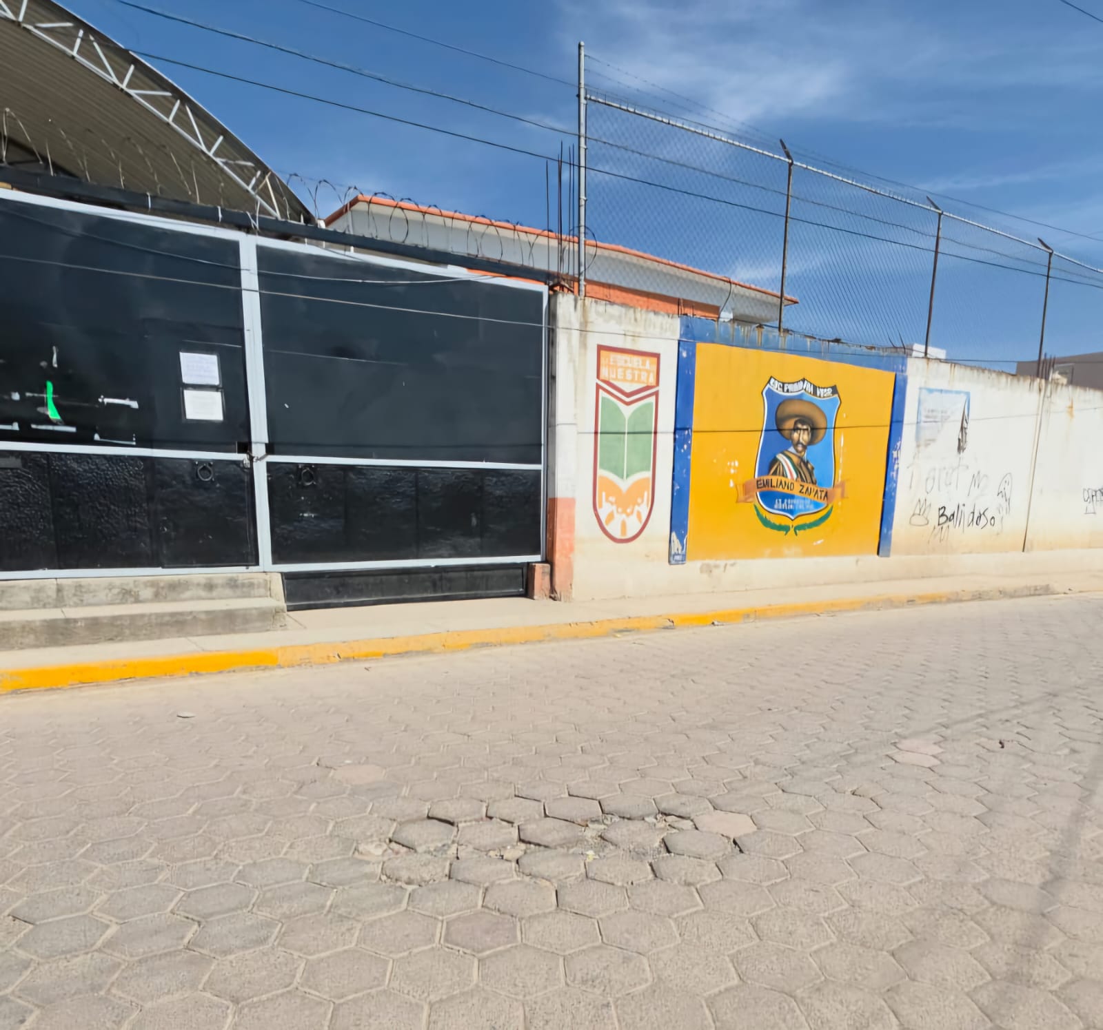 Fisuras y socavón elevan alarma en San Francisco Ocotlán; vecinos piden intervención de autoridades