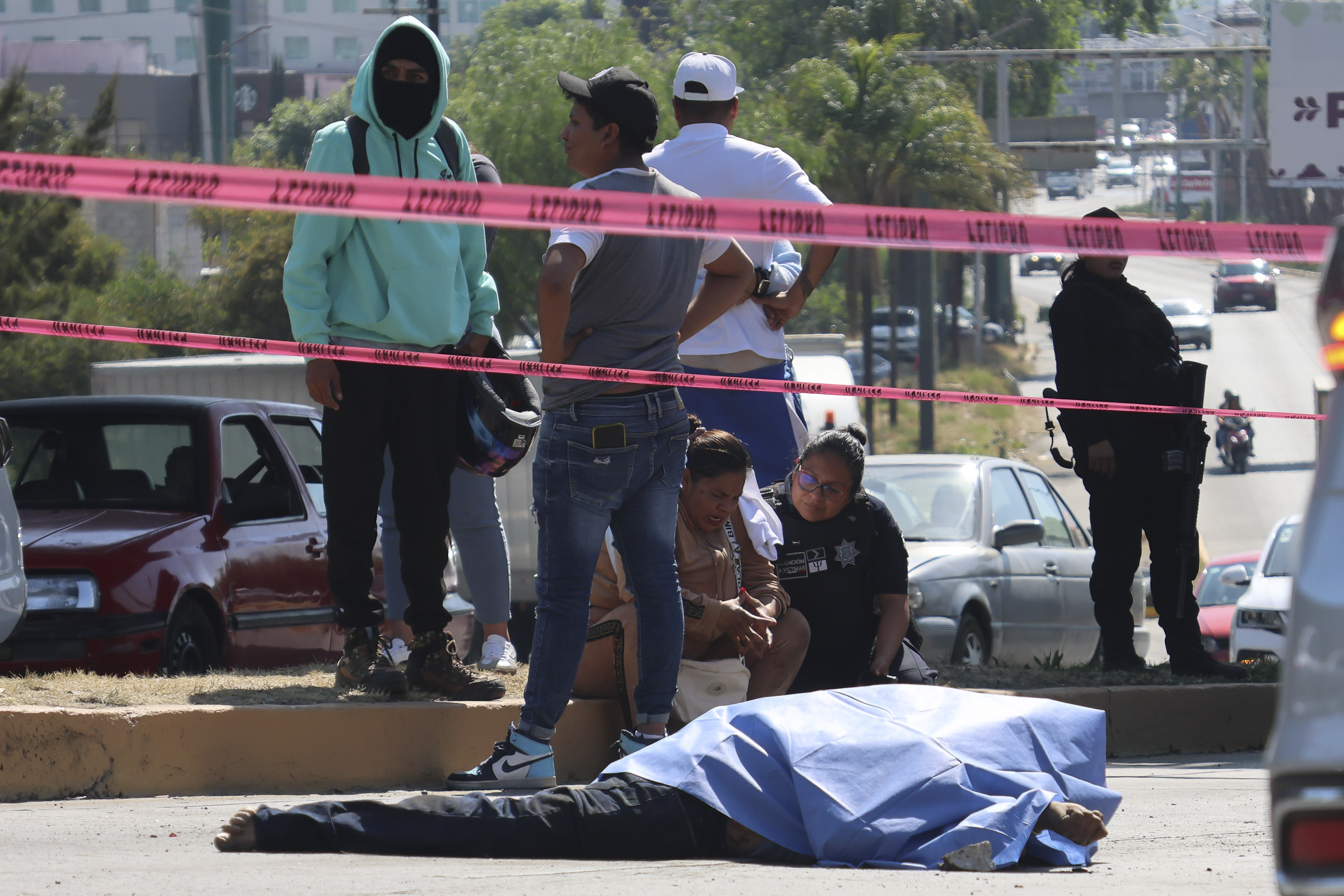 Muere motociclista en puente de la autopista México–Puebla; hay caos vial