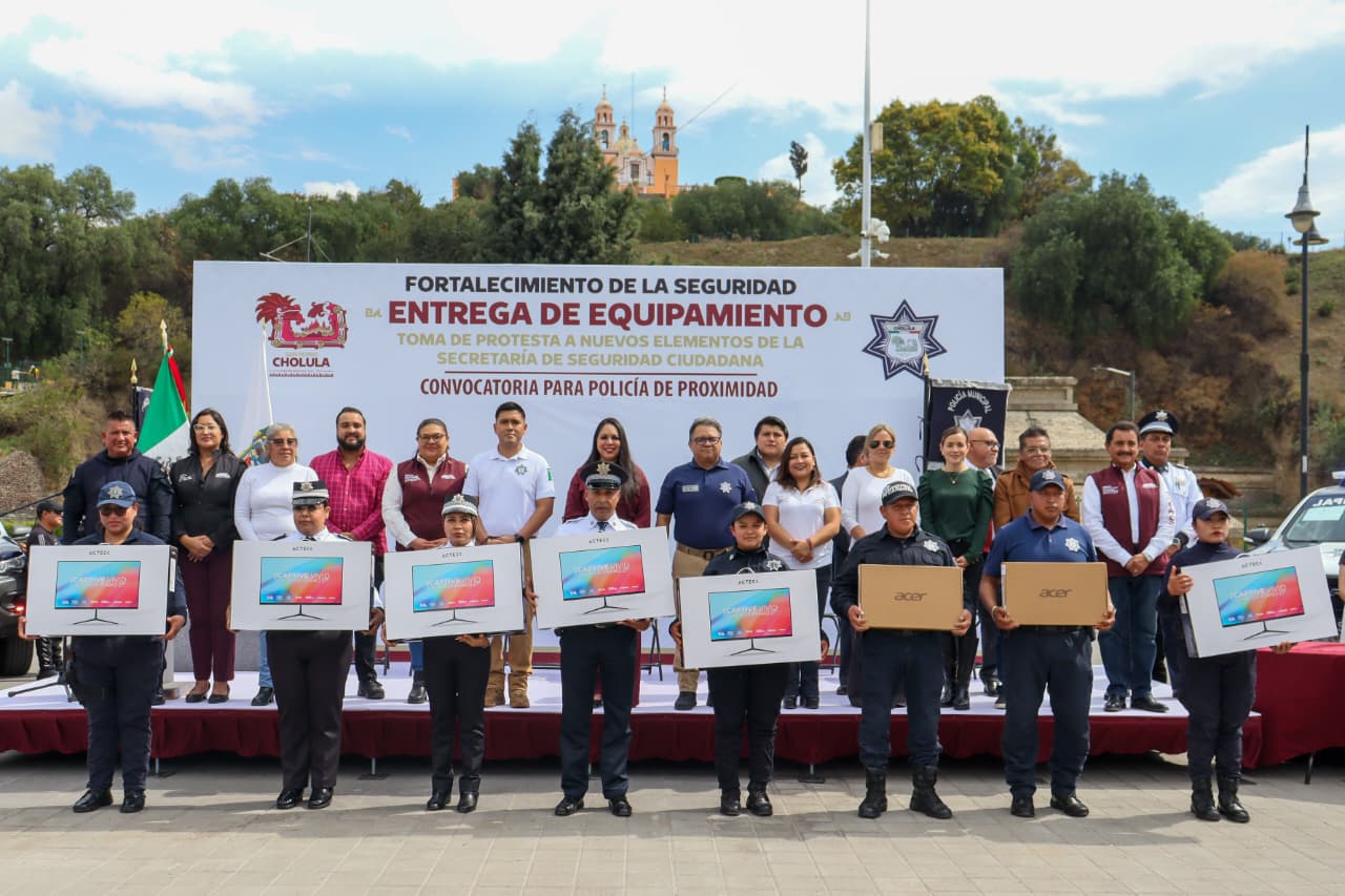 Con entrega de equipamiento a la SSC, Tonantzin Fernández refuerza la seguridad de San Pedro Cholula