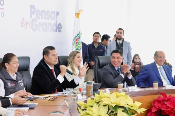 secretaria de Bienestar, Laura Artemisa García Chávez, detalló que fueron más de 5 mil asambleas comunitarias, con cobertura en 217 municipio, con un monto de mil 48 millones 297 mil 567 pesos en rubros de infraestructura básica, seguridad comunitaria, cultura, deporte y capacitación para mujeres.  Detalló que se conformaron Comités por el Bienestar, integrados por 19 mil personas, en su mayoría mujeres, pues el 44.4 por ciento fueron presidentas; el 66.2 por ciento, secretarias; el 63 por ciento, fue vocal de seguimiento. El 61.4 por ciento fue vocal de control y vigilancia comunitaria, mientras que el 100 por ciento fueron tesoreras. 