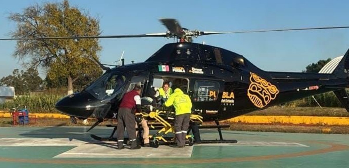 Traslado aéreo de emergencia por dengue grave en Puebla