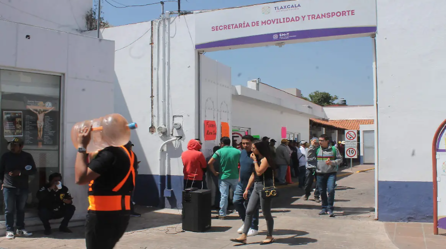 Transportistas de Tlaxcala estallan por ampliación de ruta a TAU sin consulta
