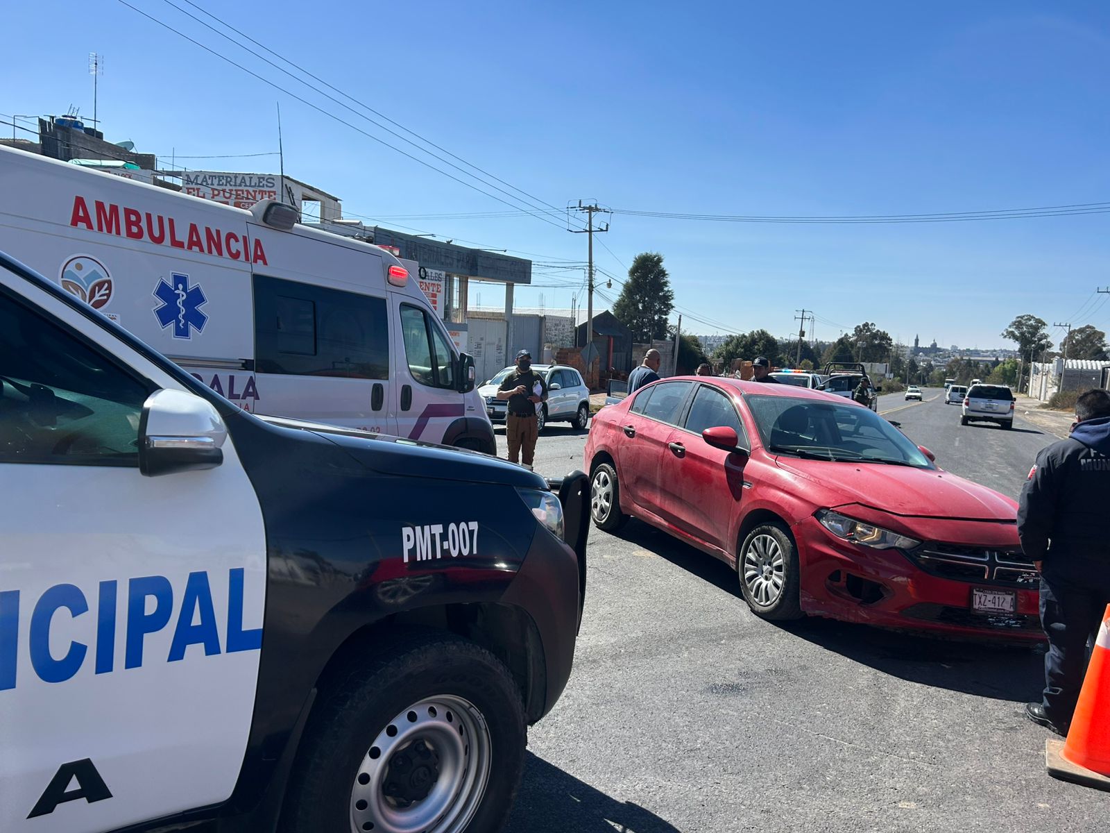 Choque en la Apizaco–Tlaxco deja severos daños materiales; presunto responsable huyó