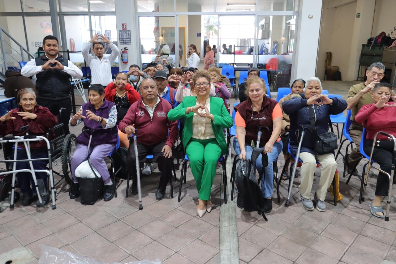 SMDIF Cuautlancingo entrega aparatos funcionales 