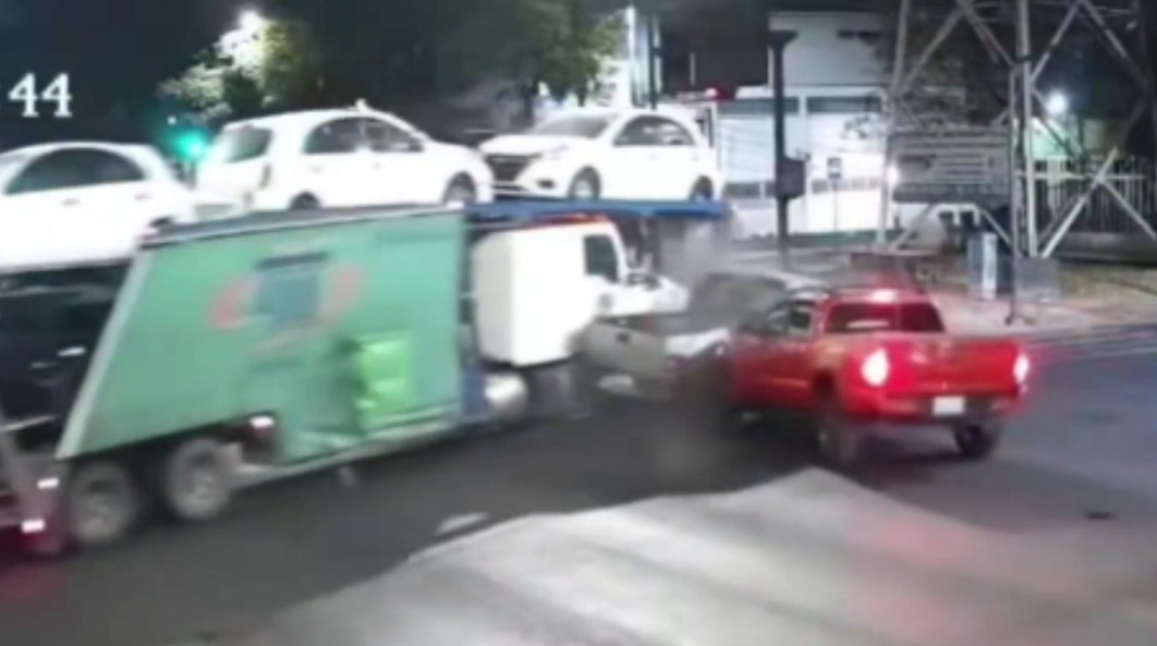 Choque múltiple en Iztacalco tras ignorar el semáforo