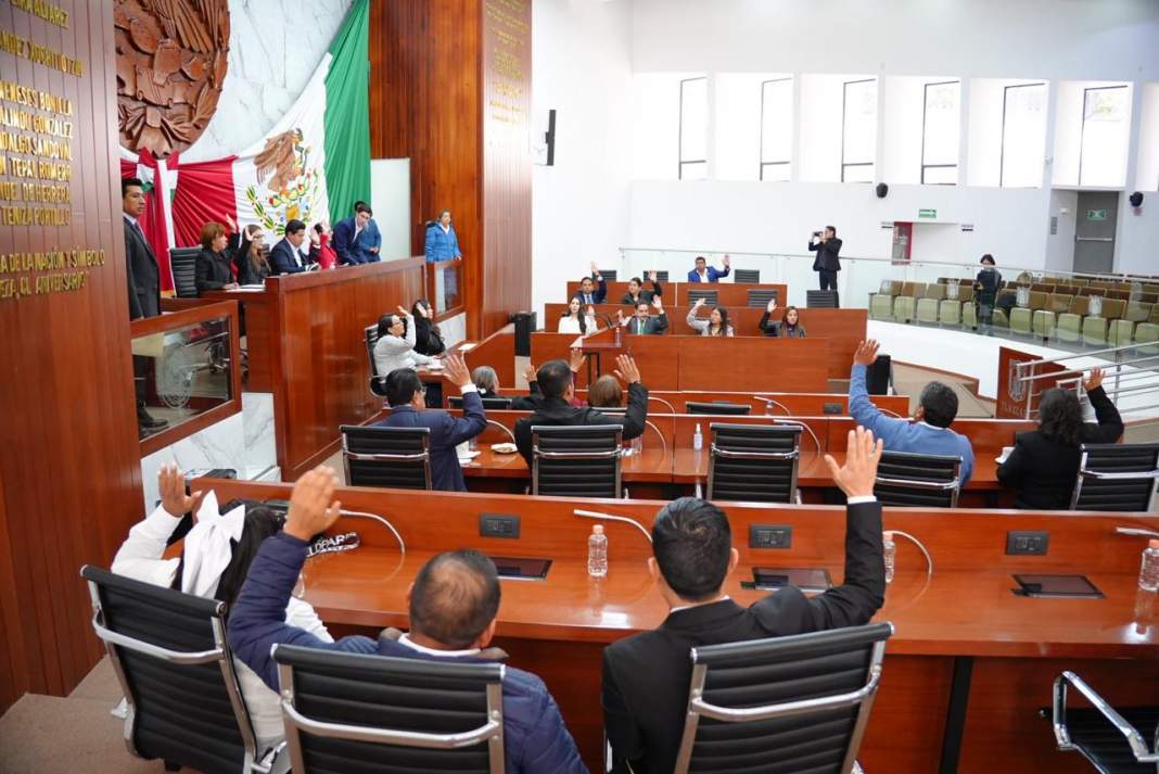 Congreso de Tlaxcala reconoce a docentes con 50 años de servicio en 2026