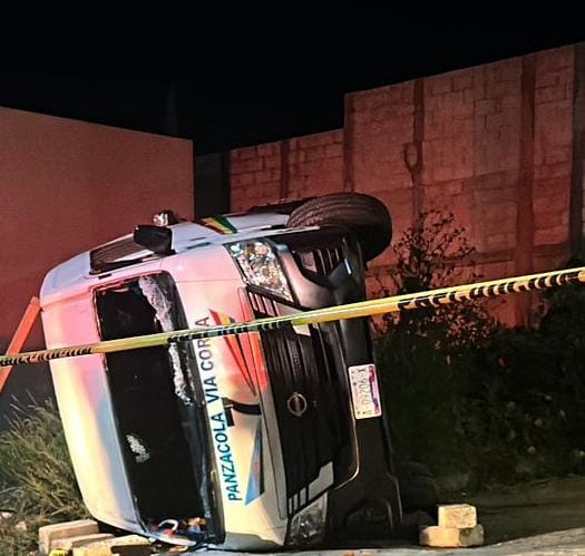 Chofer de la Ruta 7 muere aplastado por su propia unidad tras maniobra en reversa