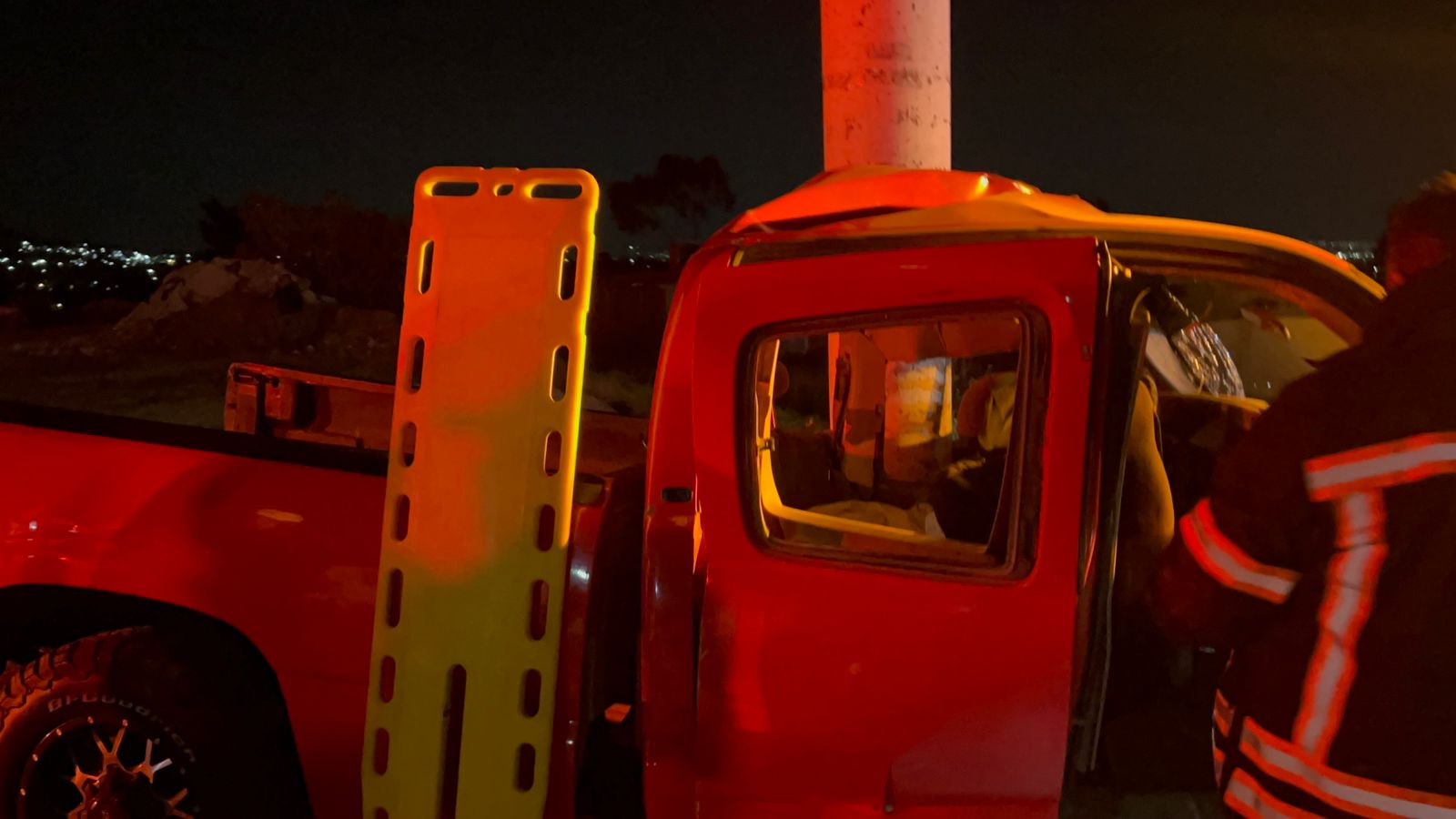 Muere menor de 16 años en accidente vehicular, en Apizaco; chocaron camioneta vs un poste