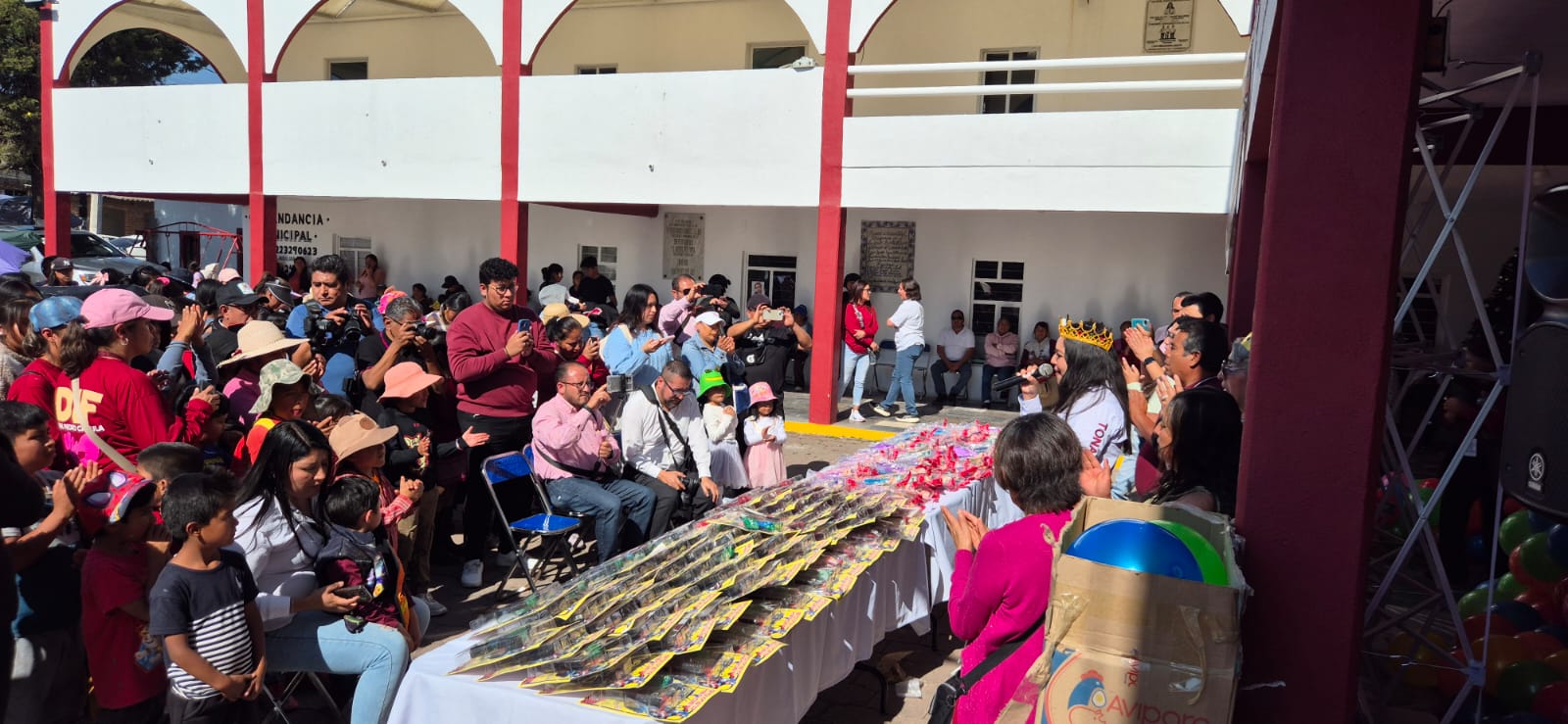 Tonantzin Fernández cierra caravana de la Transformación en San Juan Tlautla