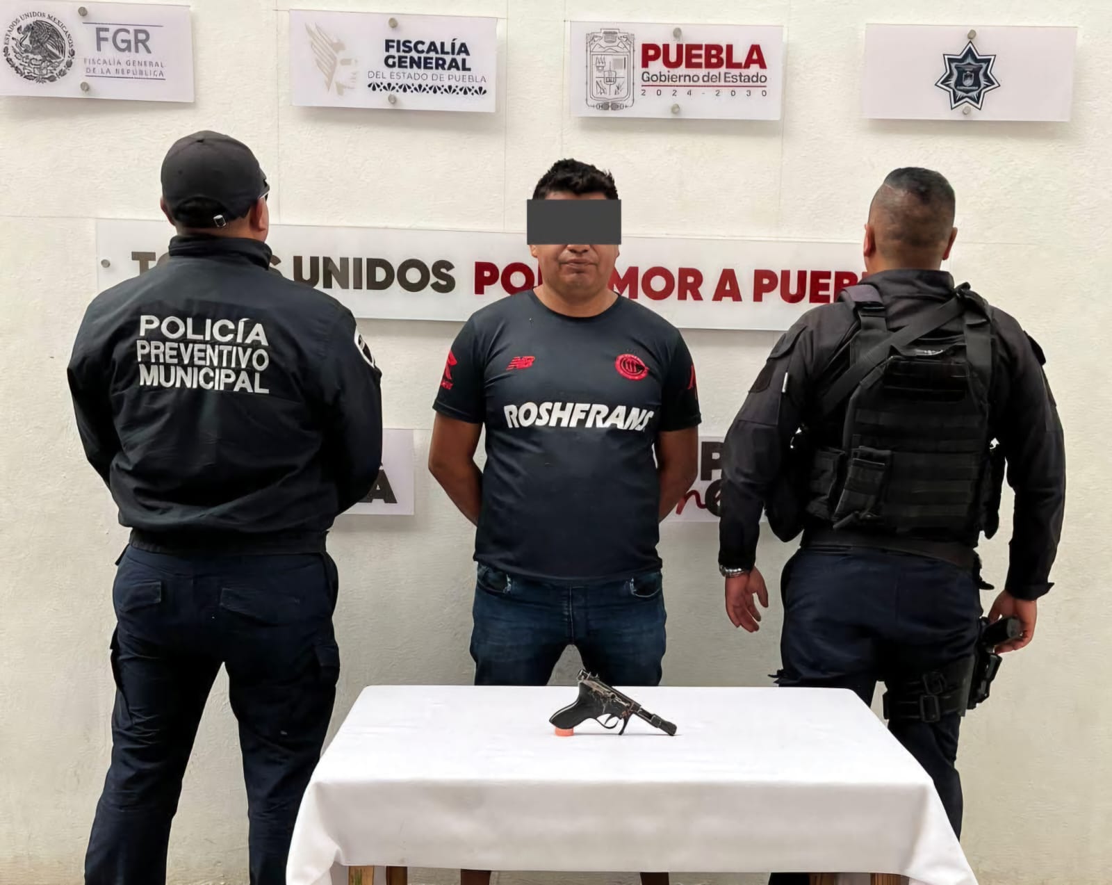 Intento de fraude en transacción vehicular deriva en detención y aseguramiento de arma y droga en Coronango