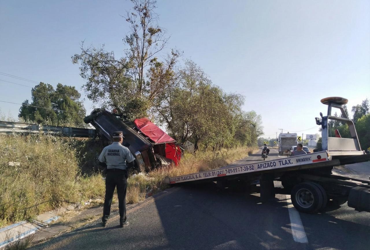 Panaderos sufren percance vial en la Vía Corta; se salvaron de milagro