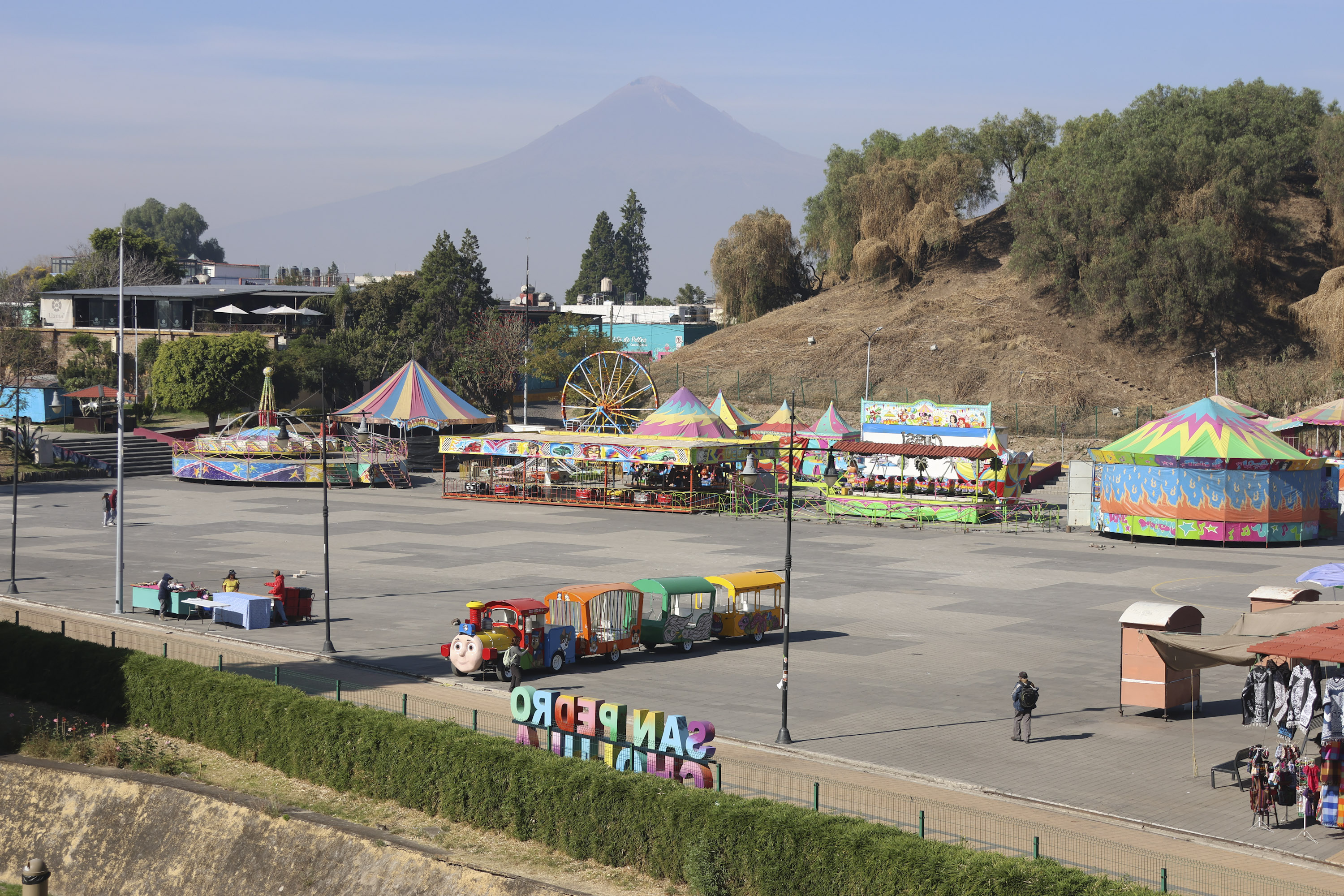 Reportan baja afluencia turística en la zona arqueológica de Cholula