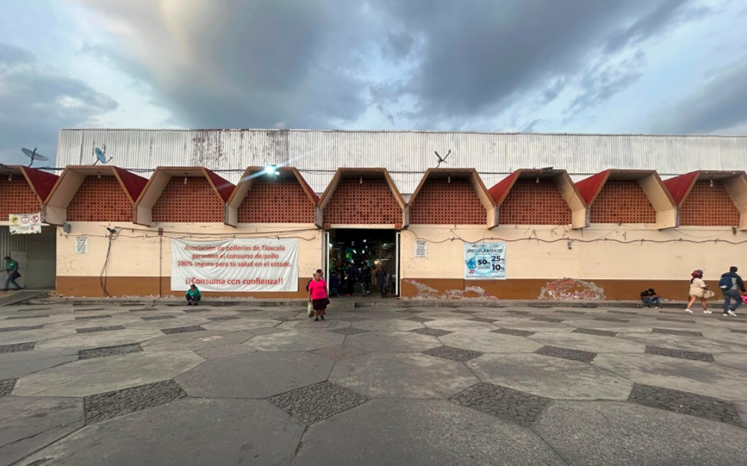 Locatarios del mercado de Tlaxcala dudan de remodelación y exigen claridad