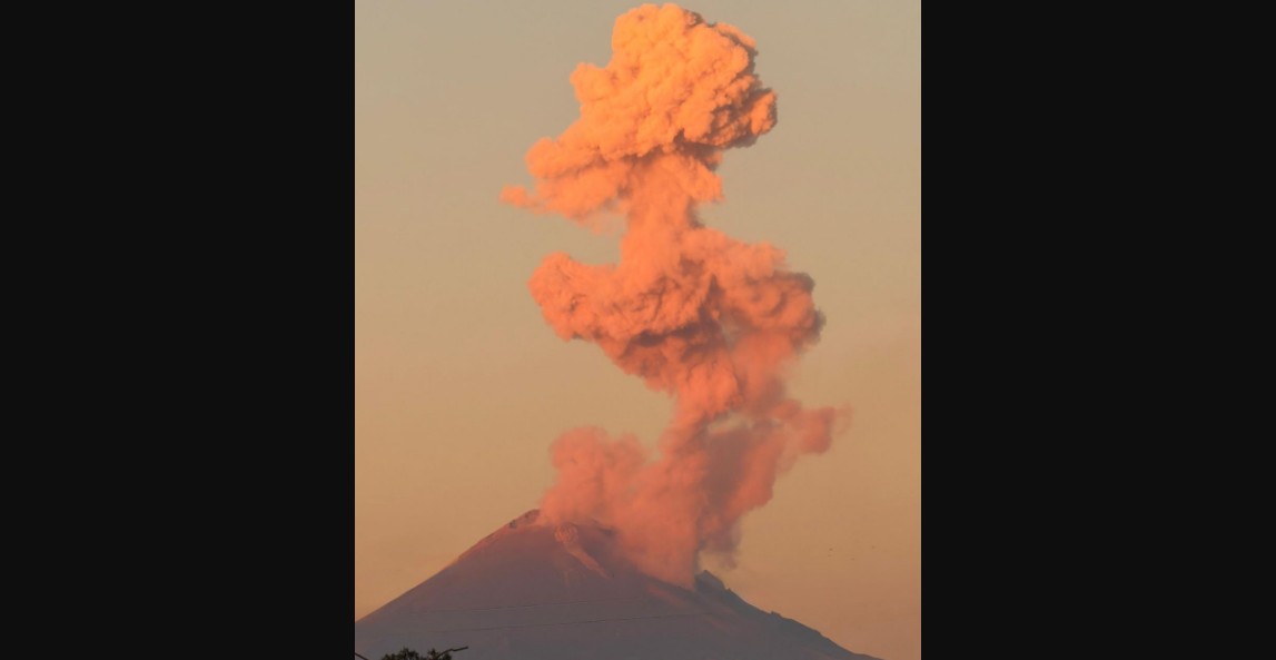 Exhalación del Popocatépetl y dispersión de ceniza en Puebla