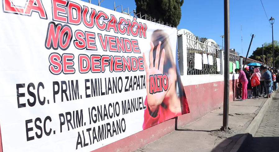 Padres liberan bulevar en Tlaxcala, pero mantienen rechazo a reubicar primaria
