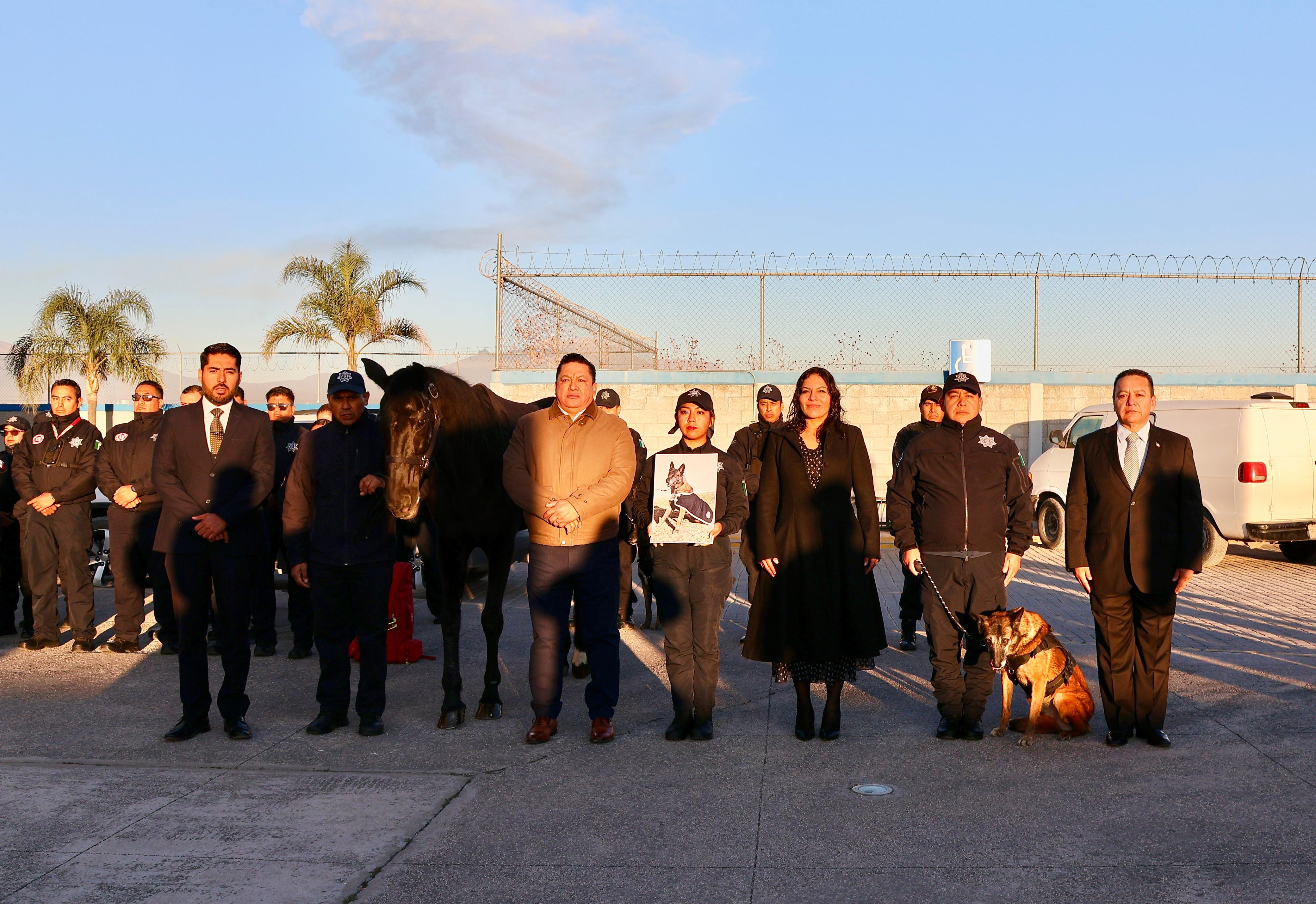 En Ceremonia Lupita Cuautle retira ejemplares de la Policía Montada y Unidad Canina
