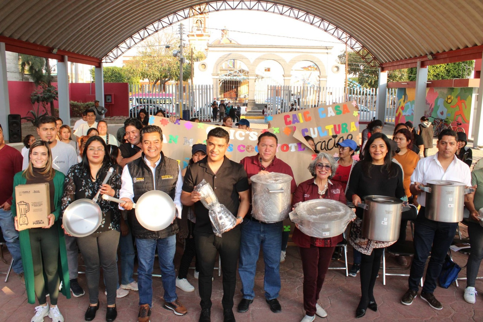 Entrega Lupita Fernández equipamiento a escuelas que se suman al programa de Desayunadores Escolares