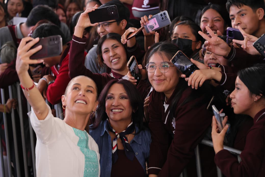 Sheinbaum en Tlaxcala desata euforia juvenil en CBTIS 153