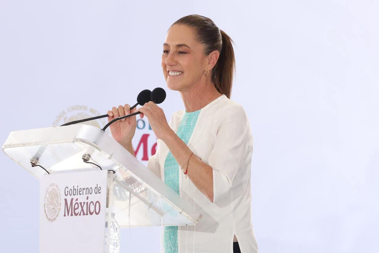 Sheinbaum suma a mujeres en libros y va por 150 mil lugares