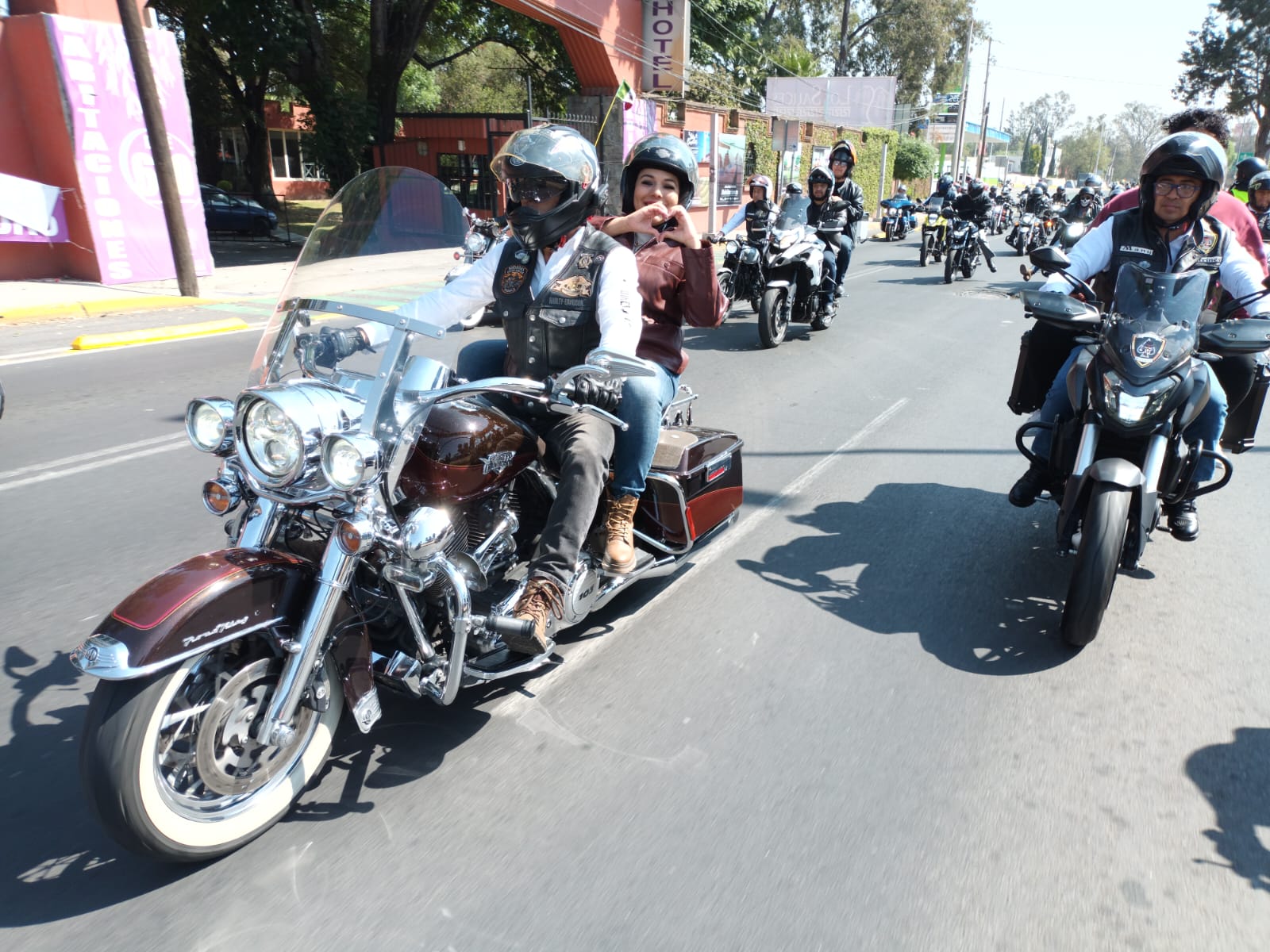Alejandro Armenta y Tonantzin Fernández encabezan Mega Rodada con Causa en San Pedro Cholula