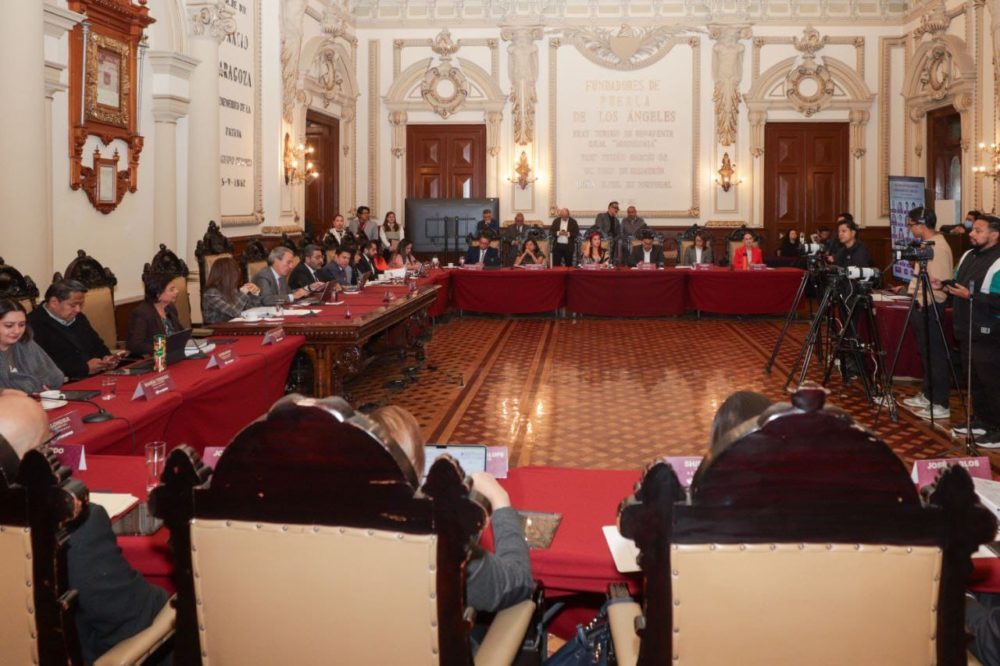 Cabildo de Puebla avala programas sociales y ajustes administrativos