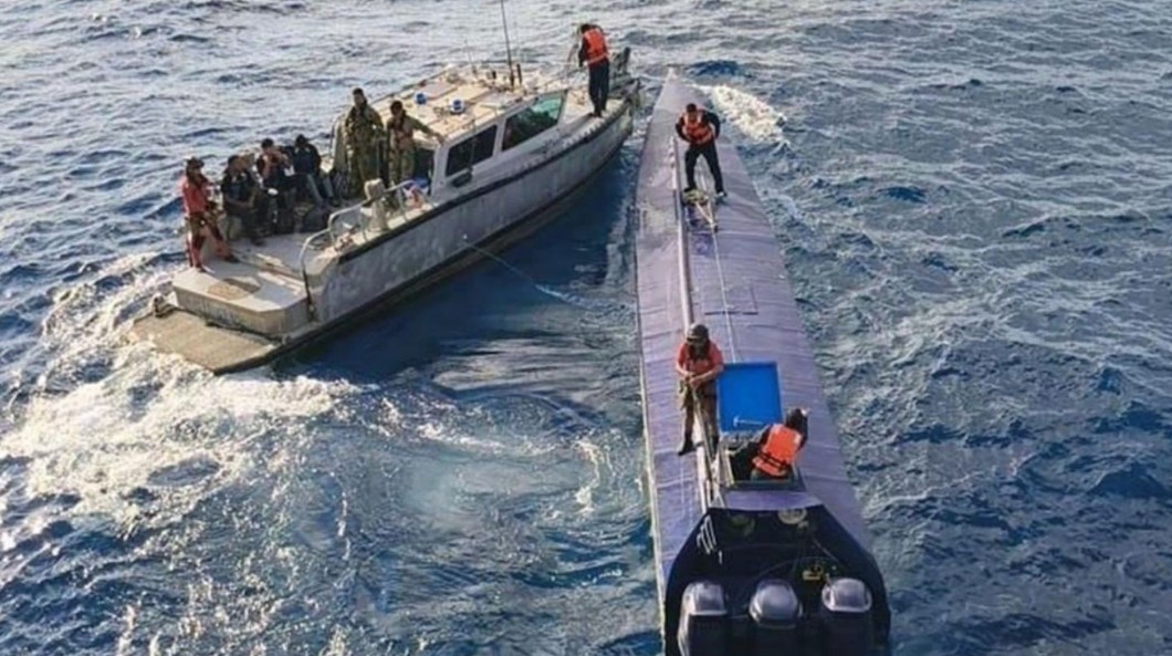 Marina intercepta semisumergible a más de 250 millas de Manzanillo