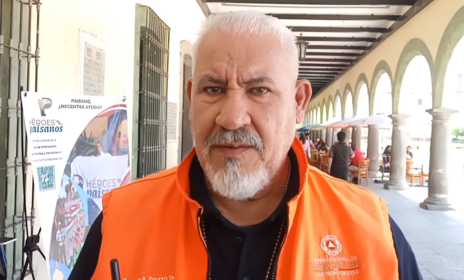 En San Pedro cholula fuertes vientos provocan caída de estructuras y árboles