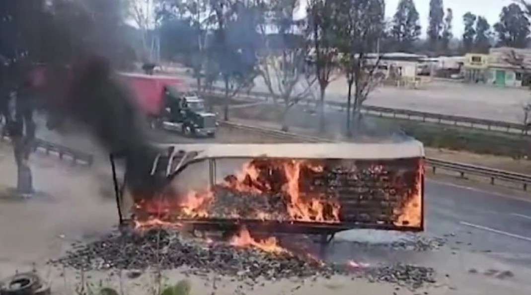 Violencia tras operativo federal golpea al sector transporte