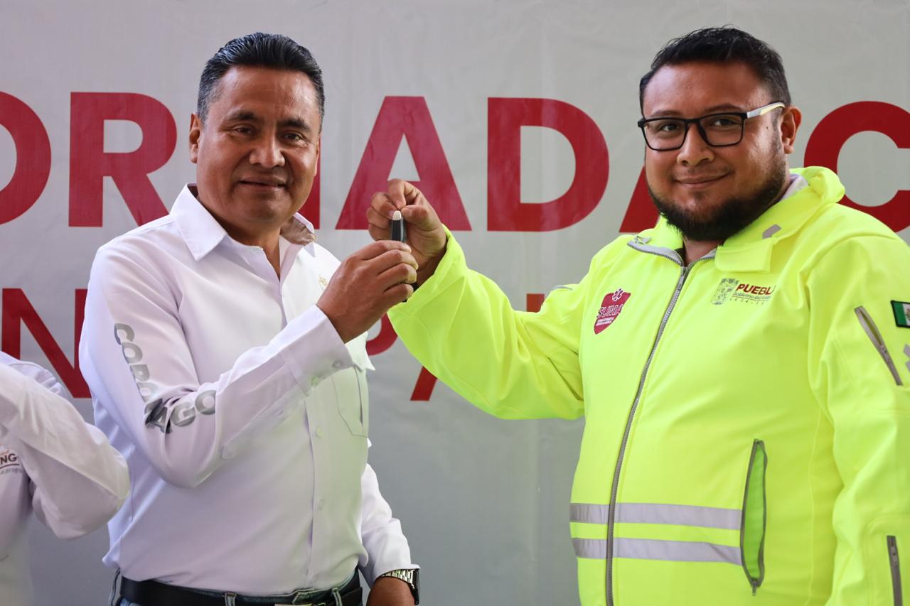 Entrega SUMA ambulancia para servicios médicos en Coronango