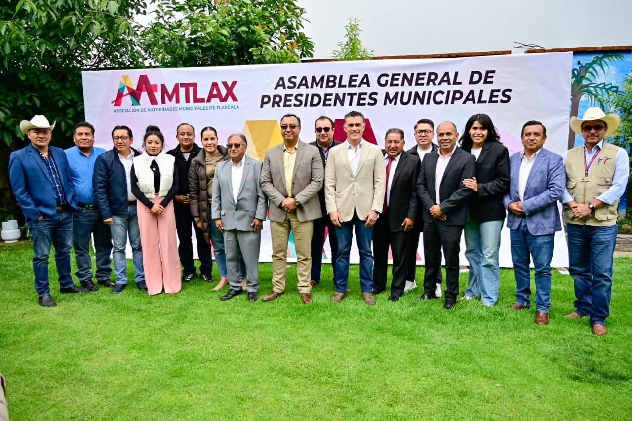 En forzado evento, alcaldes alzan en hombros a Alfonso Sánchez como candidato; Morena se ensordece