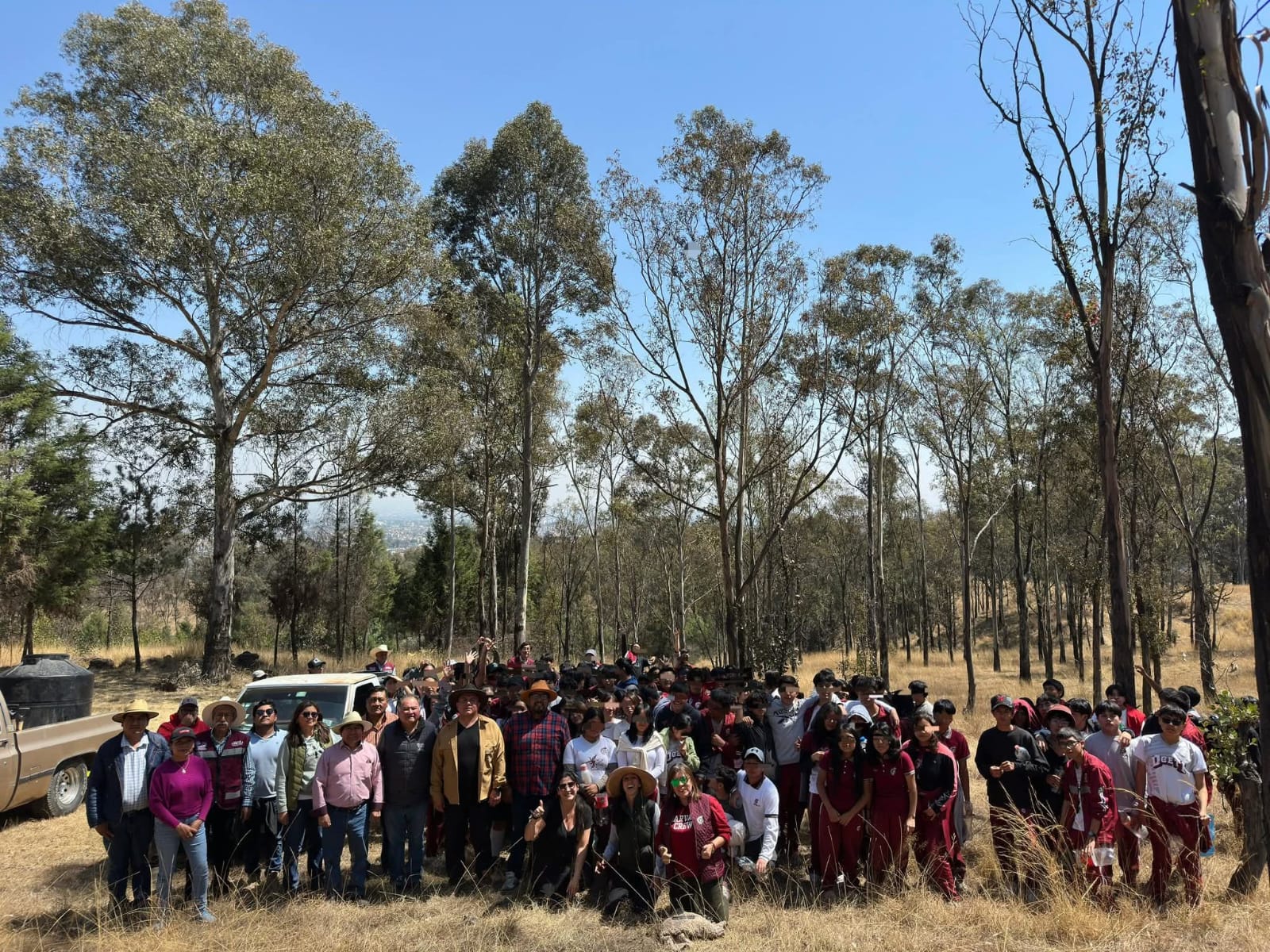 Realizan jornada de riego en el Cerro Zapotecas tras incendios recientes
