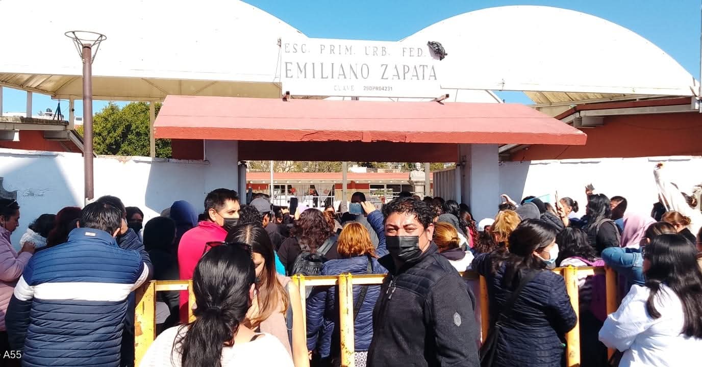 Conflicto por cierre de primaria en Tlaxcala provoca caos en la capital