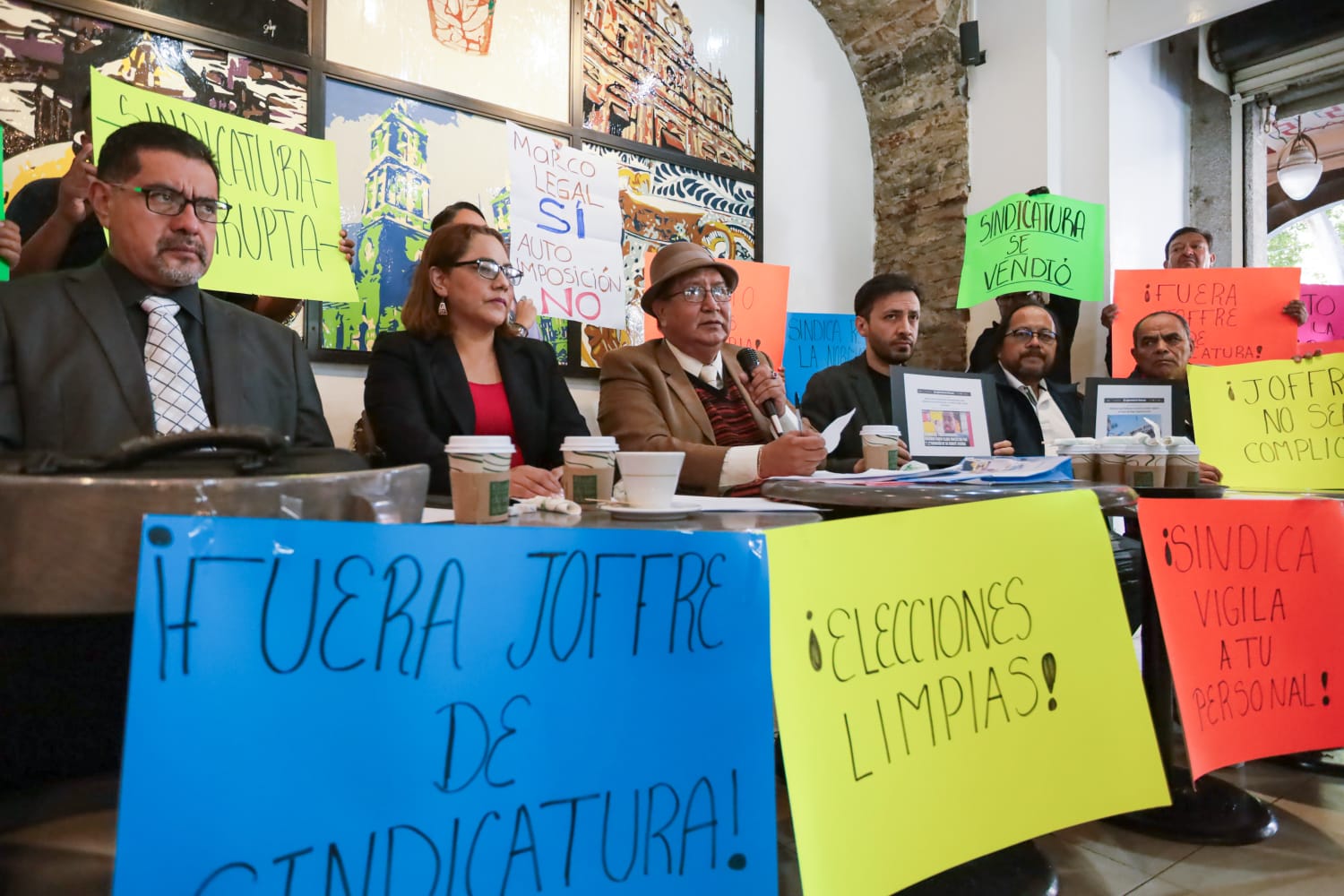 Cuestionan vecinos de Xilotzingo aval municipal a mesa directiva y anuncian acciones legales