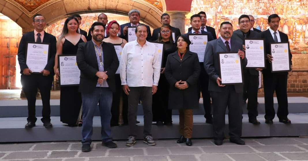 Reconocen a la primera generación de fotógrafos certificados en Tlaxcala