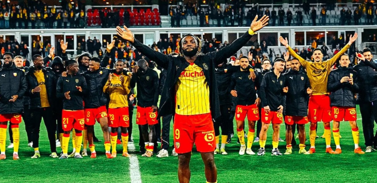 Saint-Maximin reaparece en grande y Lens se adueña del liderato