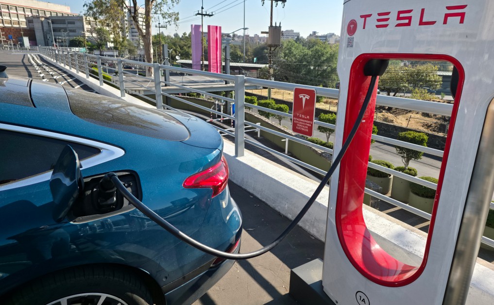 Audi y Tesla se unen para acelerar la movilidad eléctrica en México