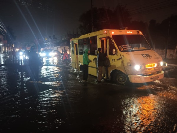 Gobernador de Puebla señala chantaje en amenaza de paro en el transporte público