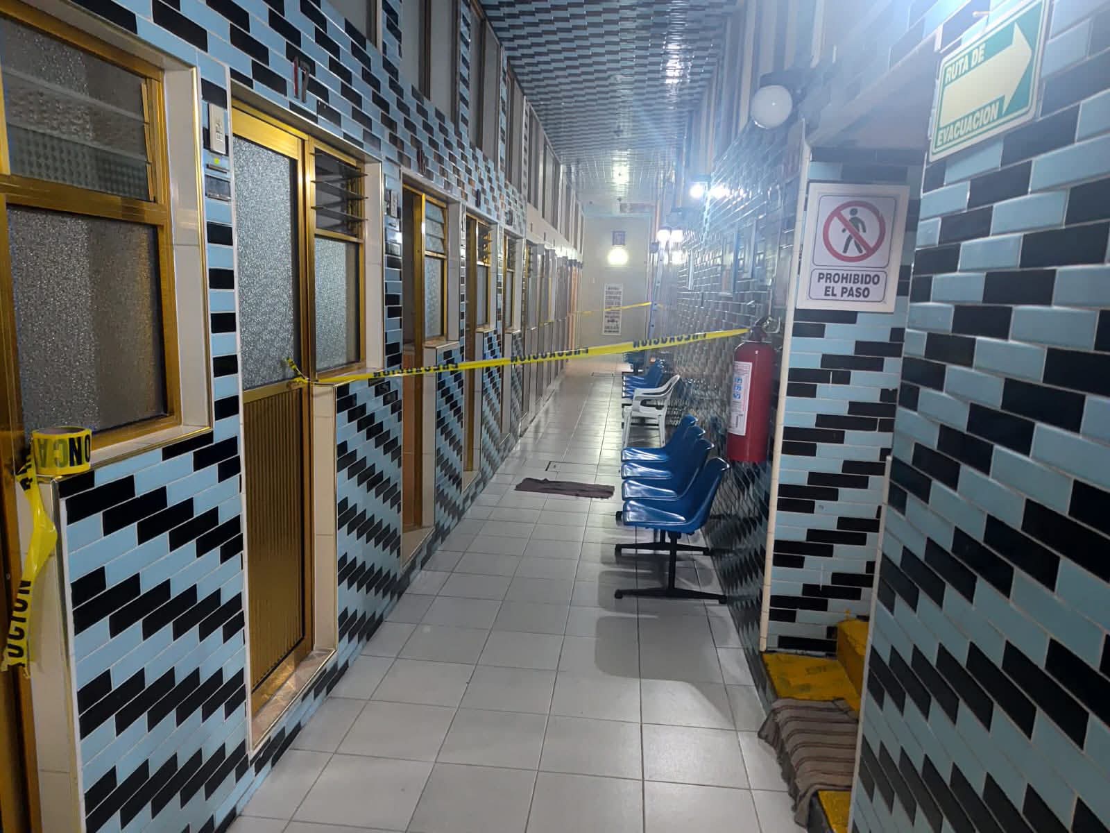 Muere hombre al interior de baños públicos, en Apizaco 