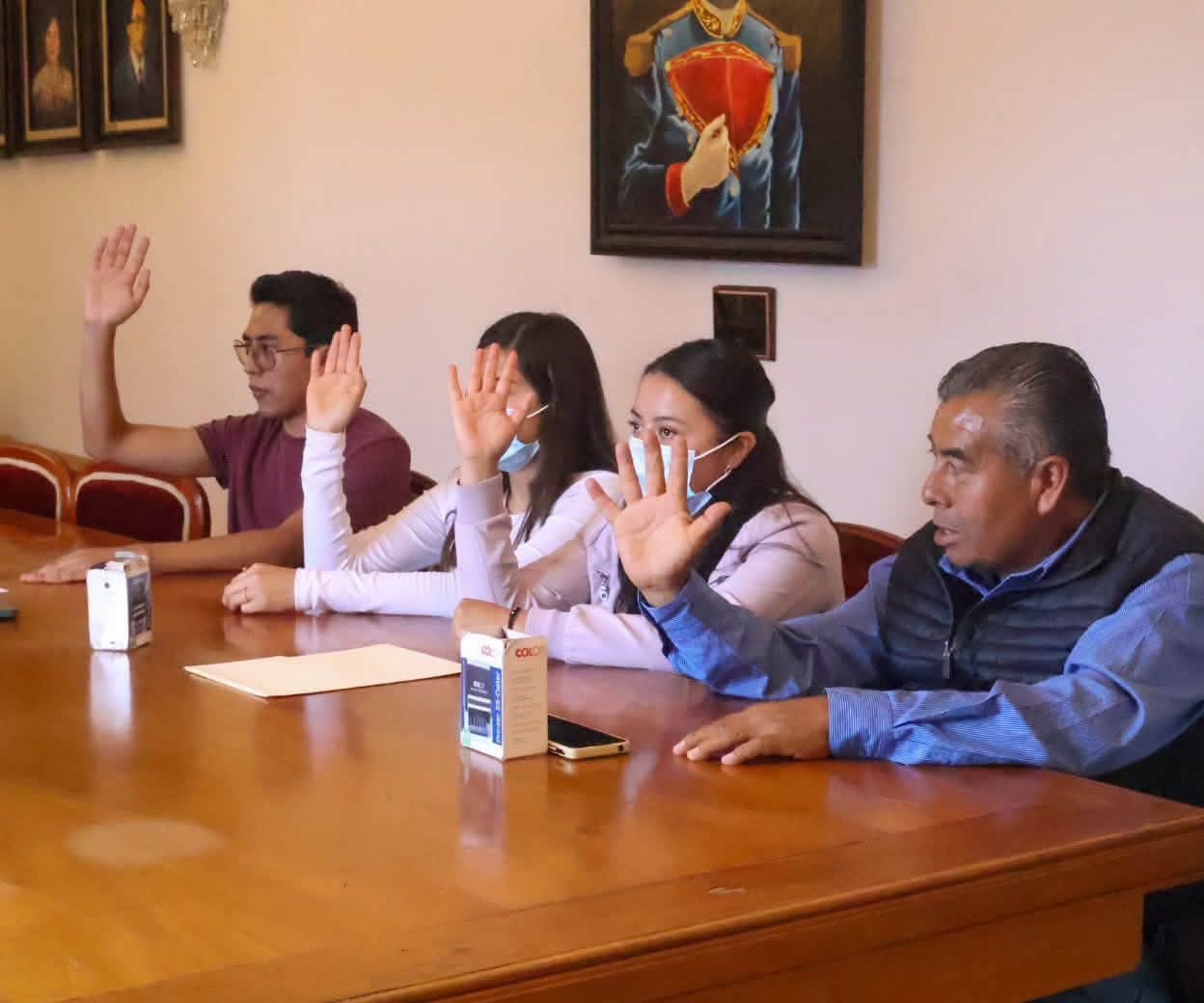 Crisis en Apetatitlán: Regidores destituyen a la secretaria del Ayuntamiento tra conflicto en Cabildo