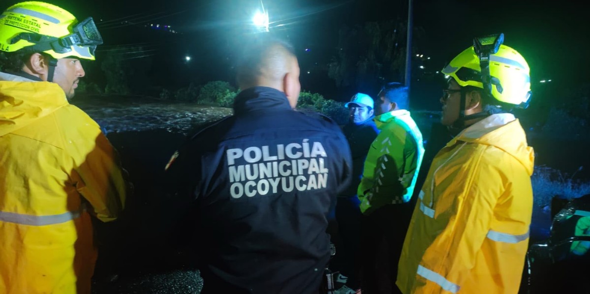 Personal de Protección Civil durante el operativo de búsqueda en Santa Clara Ocoyucan.