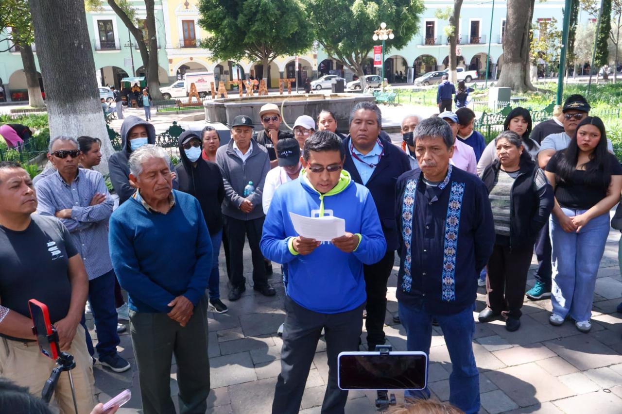 Habitantes de Ixcotla durante conferencia de prensa.