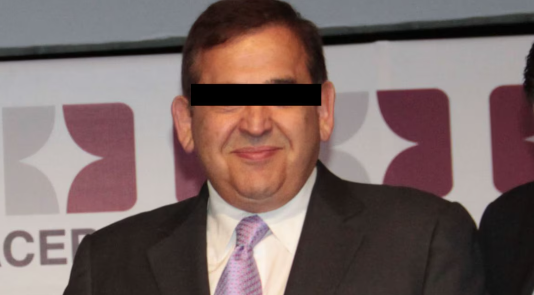 Alonso Ancira durante un evento público.
