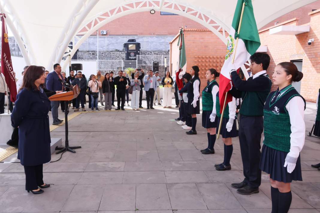 Estudiantes tlaxcaltecas abanderados para competencias científicas internacionales.