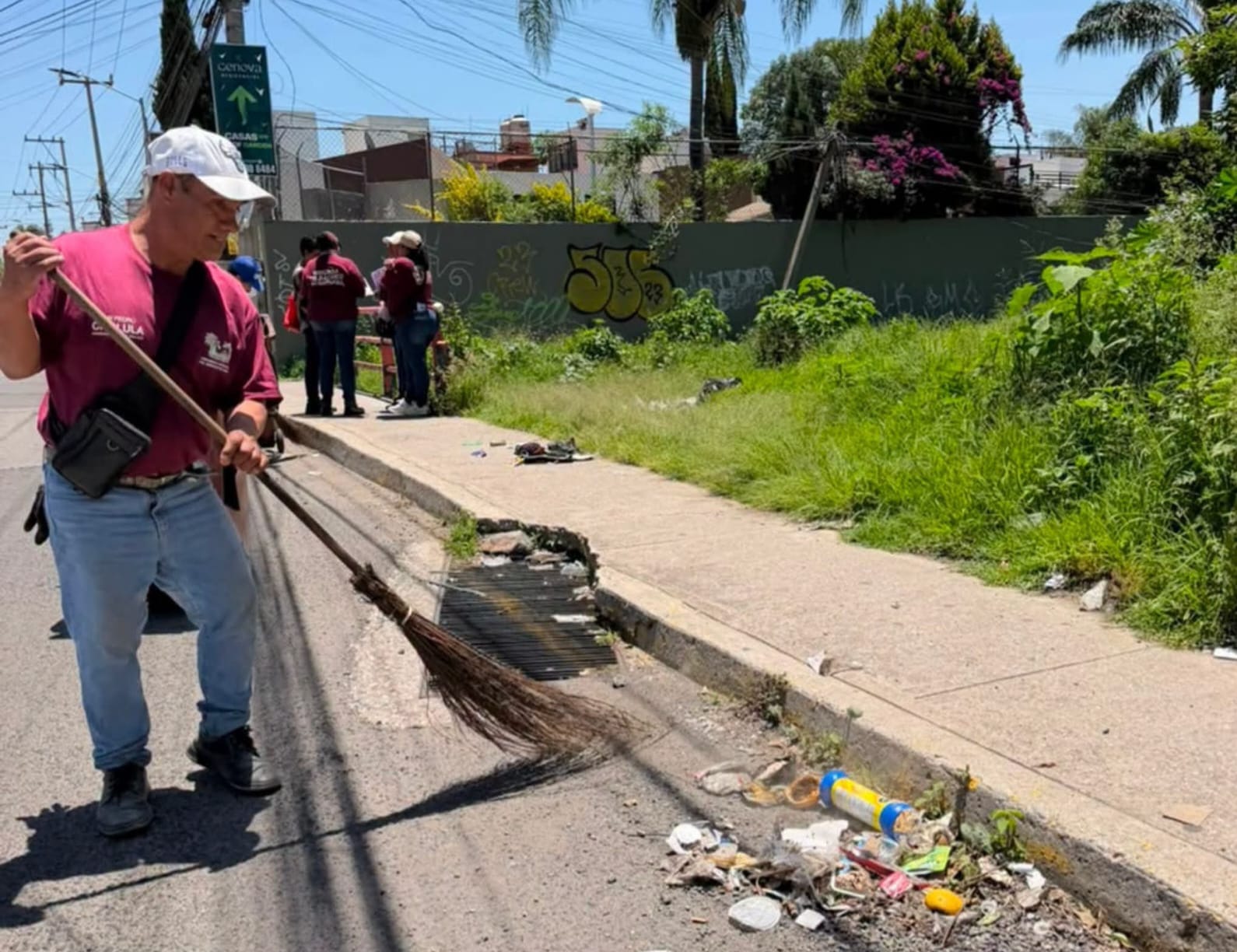 Refuerzan jornadas de limpieza en vialidades y canal Ametlapanapa de San Pedro Cholula