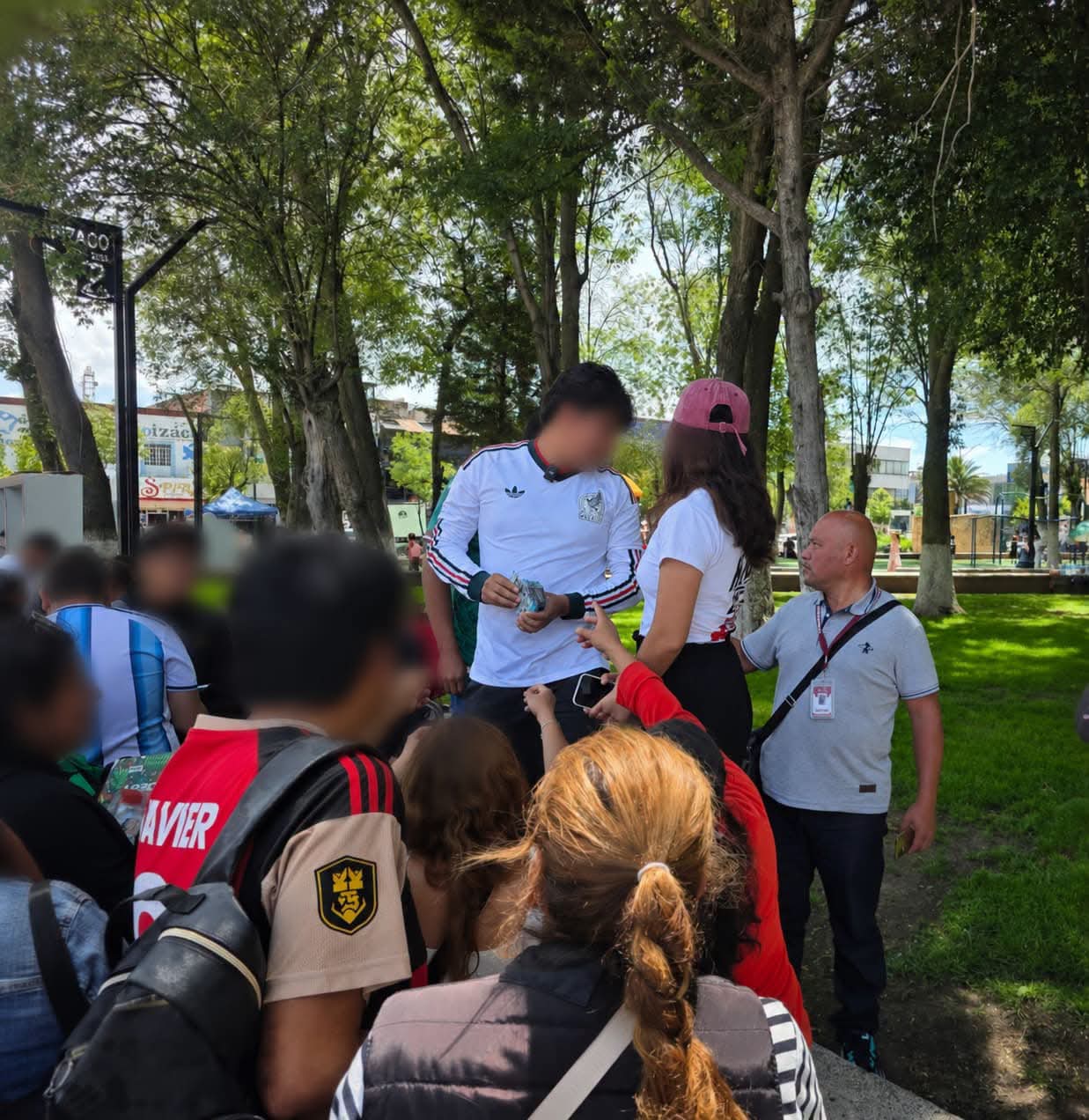 Censura en Apizaco: Dirección de Comercio suspende intercambio de tarjetas mundialistas