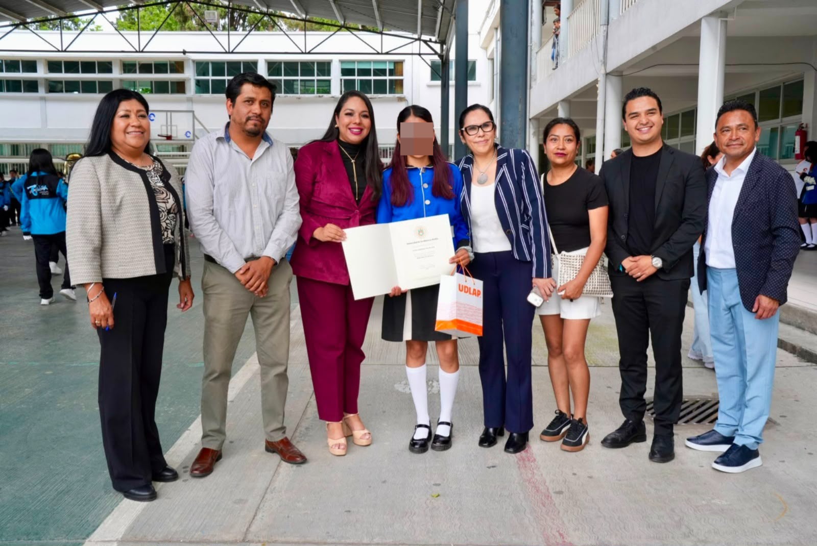 Tras firma de convenio, entrega Tonantzin Fernández becas UDLAP a jóvenes cholultecas